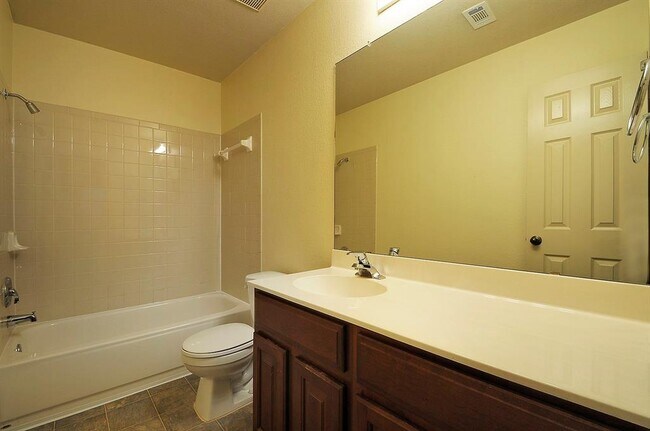 Building Photo - 1109 Fossil Cove