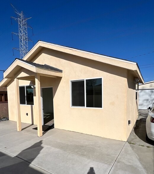 Building Photo - 4748 Garrick Ave