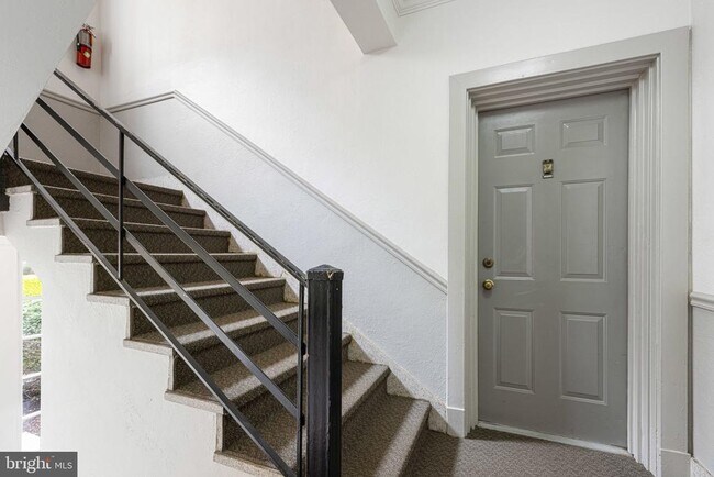 Building Photo - 1804 W Abingdon Dr