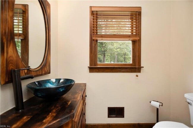 Building Photo - 4125 Duke of Gloucester Dr