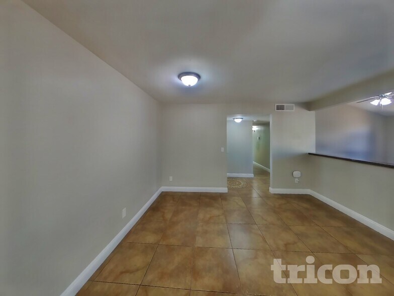 Building Photo - 9026 N 64th Dr