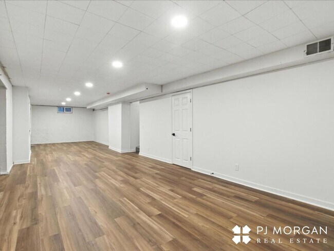 Building Photo - Midtown Modern Ranch-Don't Miss Out!