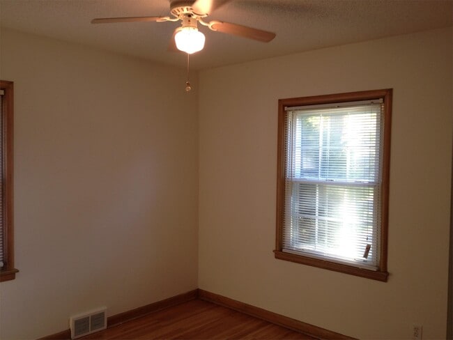 Building Photo - 5620 35th Ave S