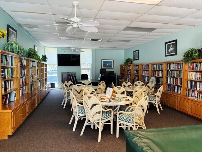 Building Photo - 1323 Bayshore Dr