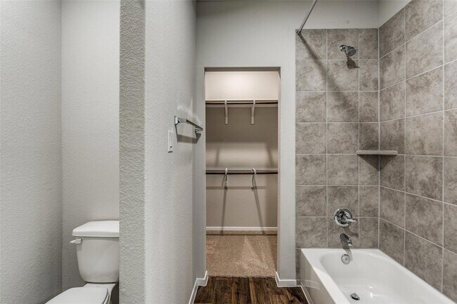 Building Photo - 140 Thunder Oak