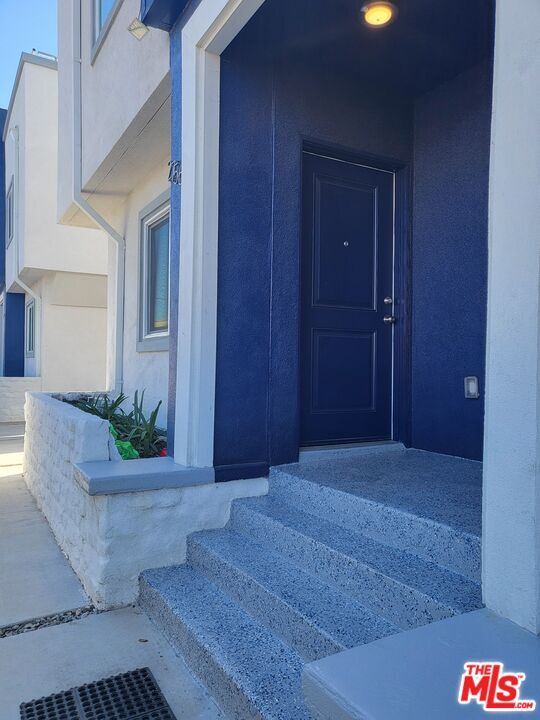 Building Photo - 2758 W 12th St
