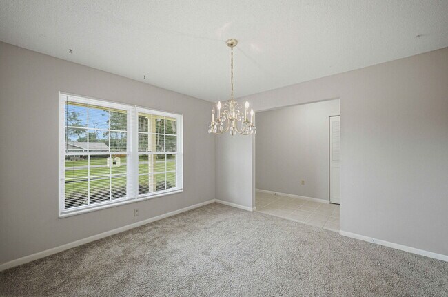 Building Photo - Spacious 3-Bedroom Rental on .39 Acres in Desirable SE Ocala!
