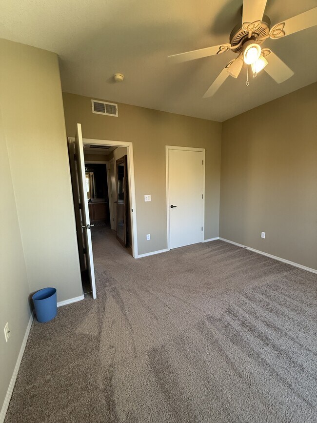 Building Photo - 6800 Vista Del Norte Dr NE
