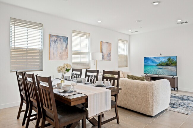 Building Photo - Turnkey Furnished 4BR Home in Palm Desert ...