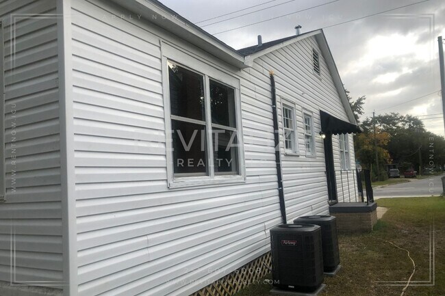Building Photo - Cozy 2 Bedroom/1 Bathroom Duplex in Mobile!