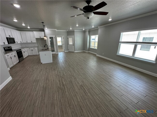 Building Photo - 1611 Sideoats Ln