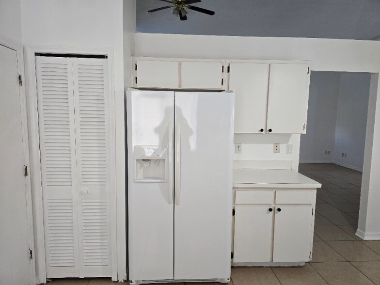 Building Photo - 3205 Montrose Cir