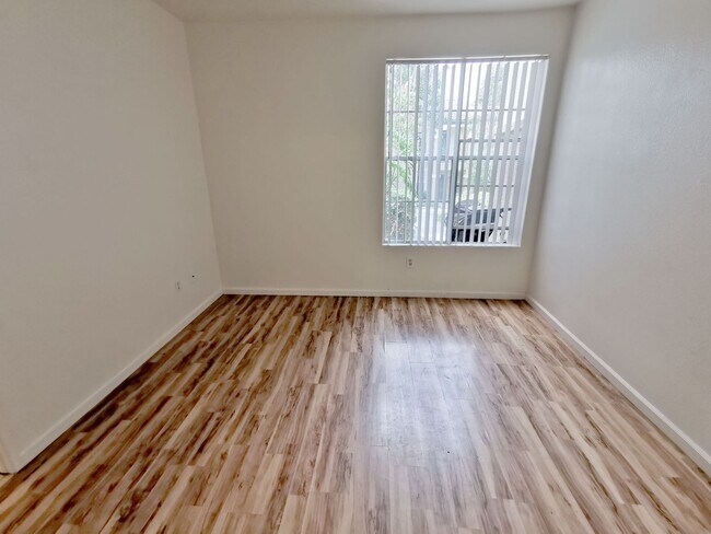 Building Photo - Open and bright 2 bedroom, 2 bath condo in Carmel Valley