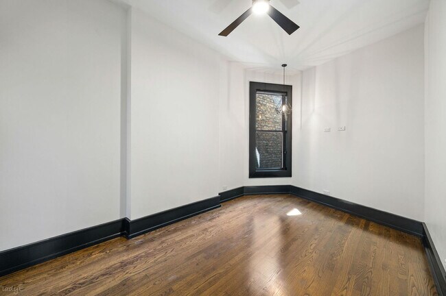 Building Photo - 3513 N Sheffield Ave