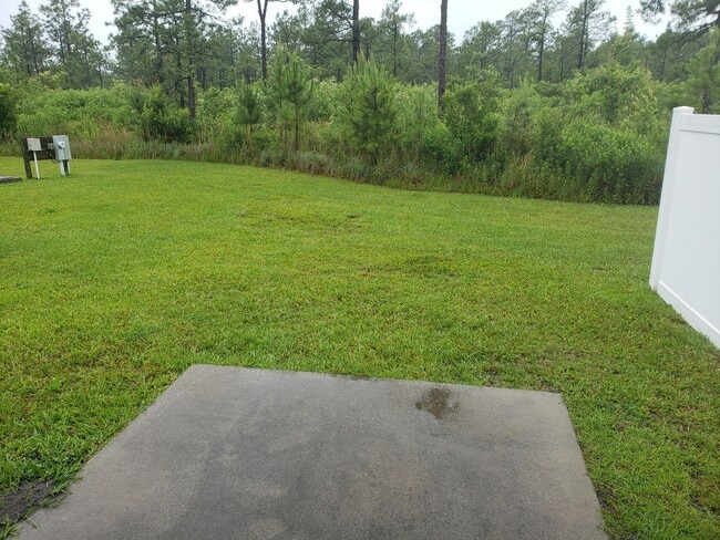 Building Photo - Lovely 2 bedroom 2 bath unfurnished home located in the Pine Ridge Community - Holly Ridge