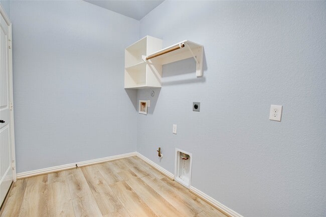 Building Photo - 6210 Pinewood Heights Dr