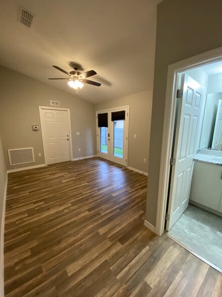 Building Photo - 2336 E Jersey Ave