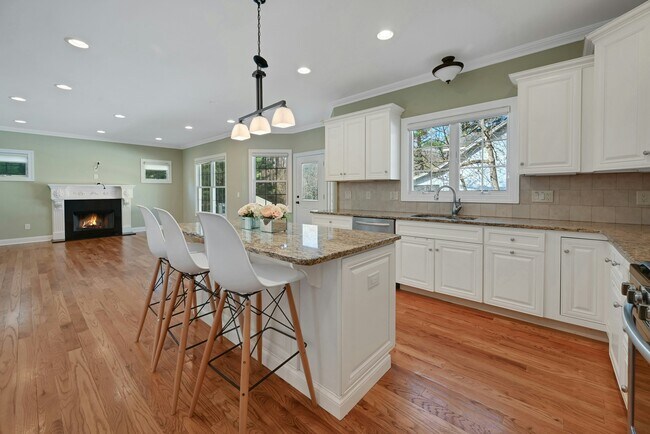 Building Photo - 1 Lindy Pl