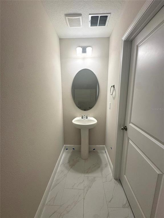 Building Photo - 1900 Sunshine Peak Dr