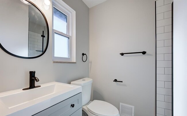 Main Bathroom - 14060 Cloverdale St