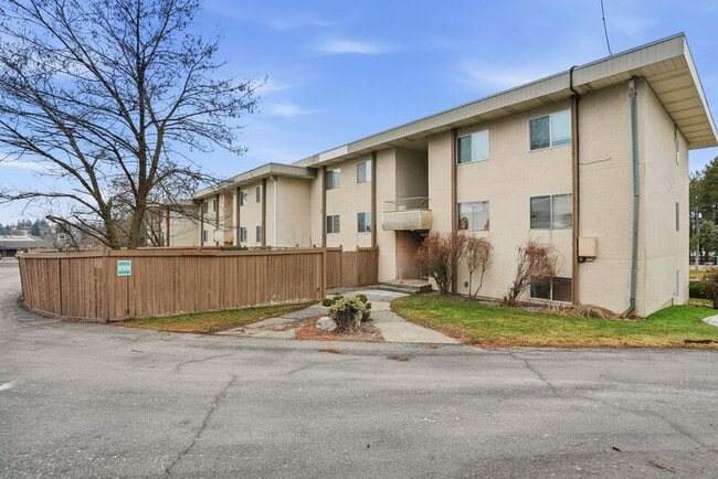 Building Photo - 3106 E 27th Ave