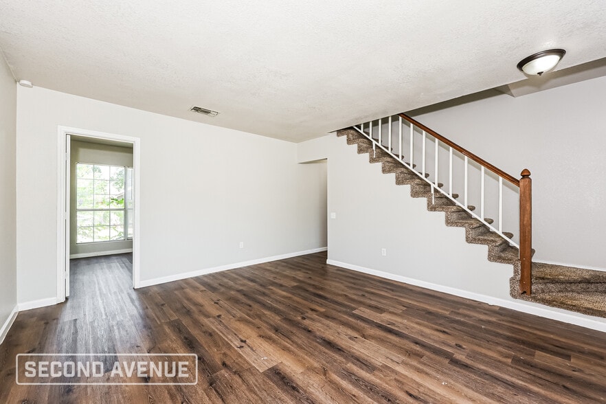 Building Photo - 2712 Creekwood Ln