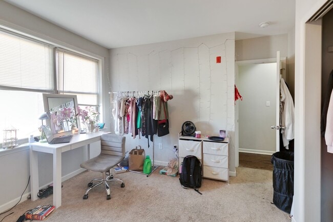 Building Photo - 1628 Willington St