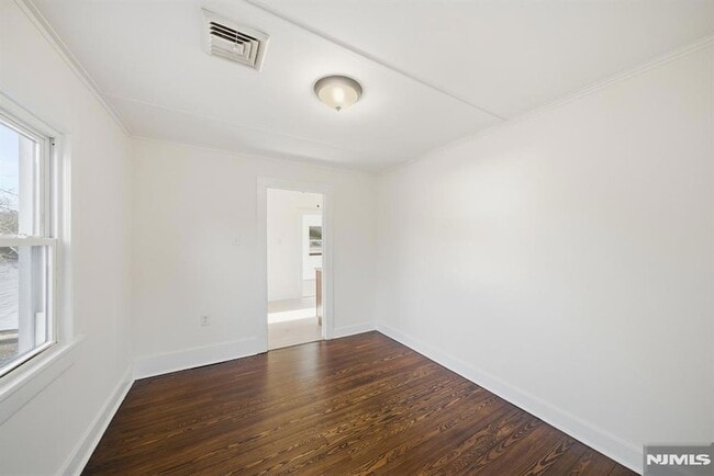 Building Photo - 75 Lakeview Terrace