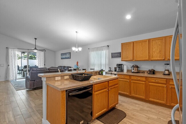 Building Photo - 15730 Bay Vista Dr