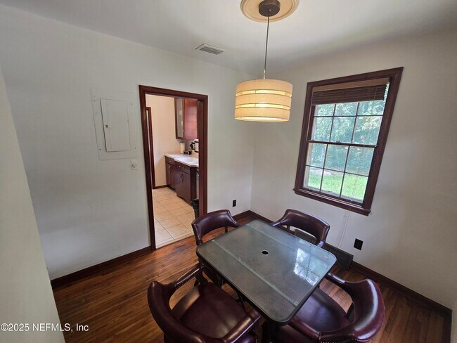 Building Photo - 5851 Clifton Ave