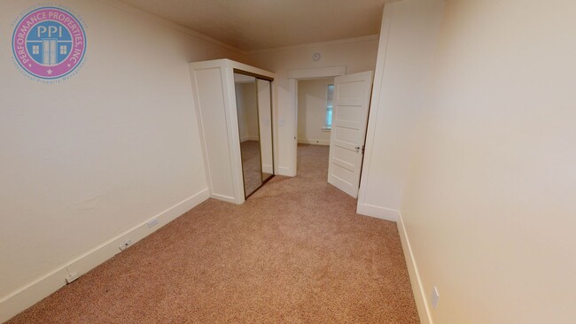 Building Photo - Prime Location - Mt. Tabor Craftsman! Covered Front Porch & Fenced Backyard