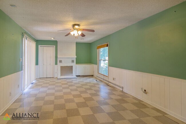 Building Photo - 1526 Jarvis Dr