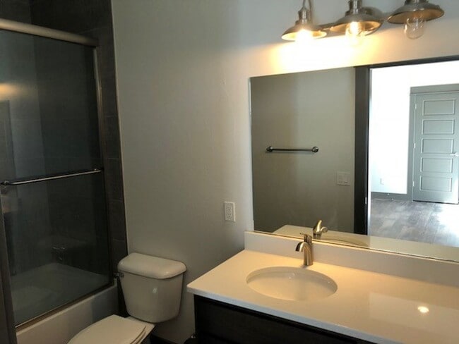 Building Photo - Beautiful Four Corners Condo