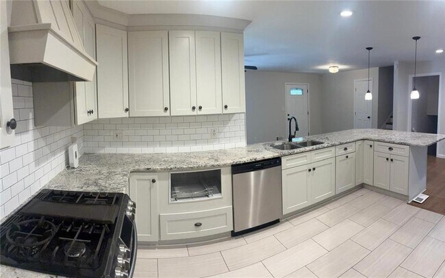 Building Photo - 1744 Oak Ridge Way NW