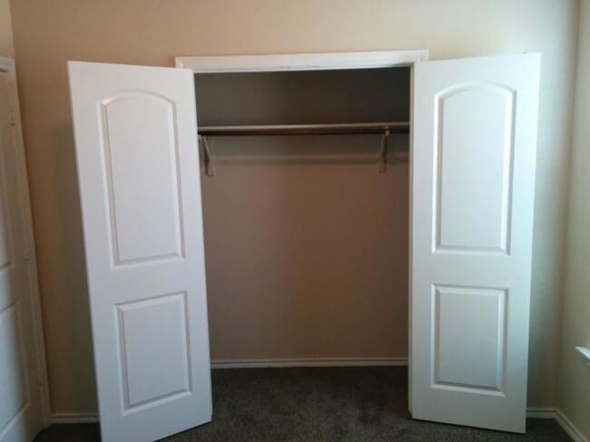 Building Photo - 155 Creekside Villa Dr