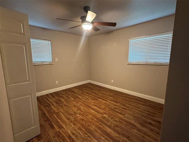 Building Photo - 6004 Palm Cir
