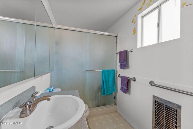 Building Photo - 757 Oleander St