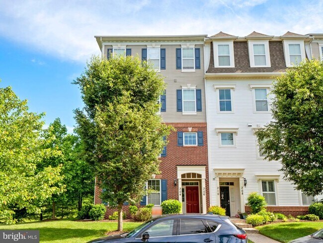 Building Photo - 304 Orchard Ridge Dr