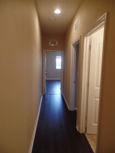 Building Photo - 3530 NW 29th Ct