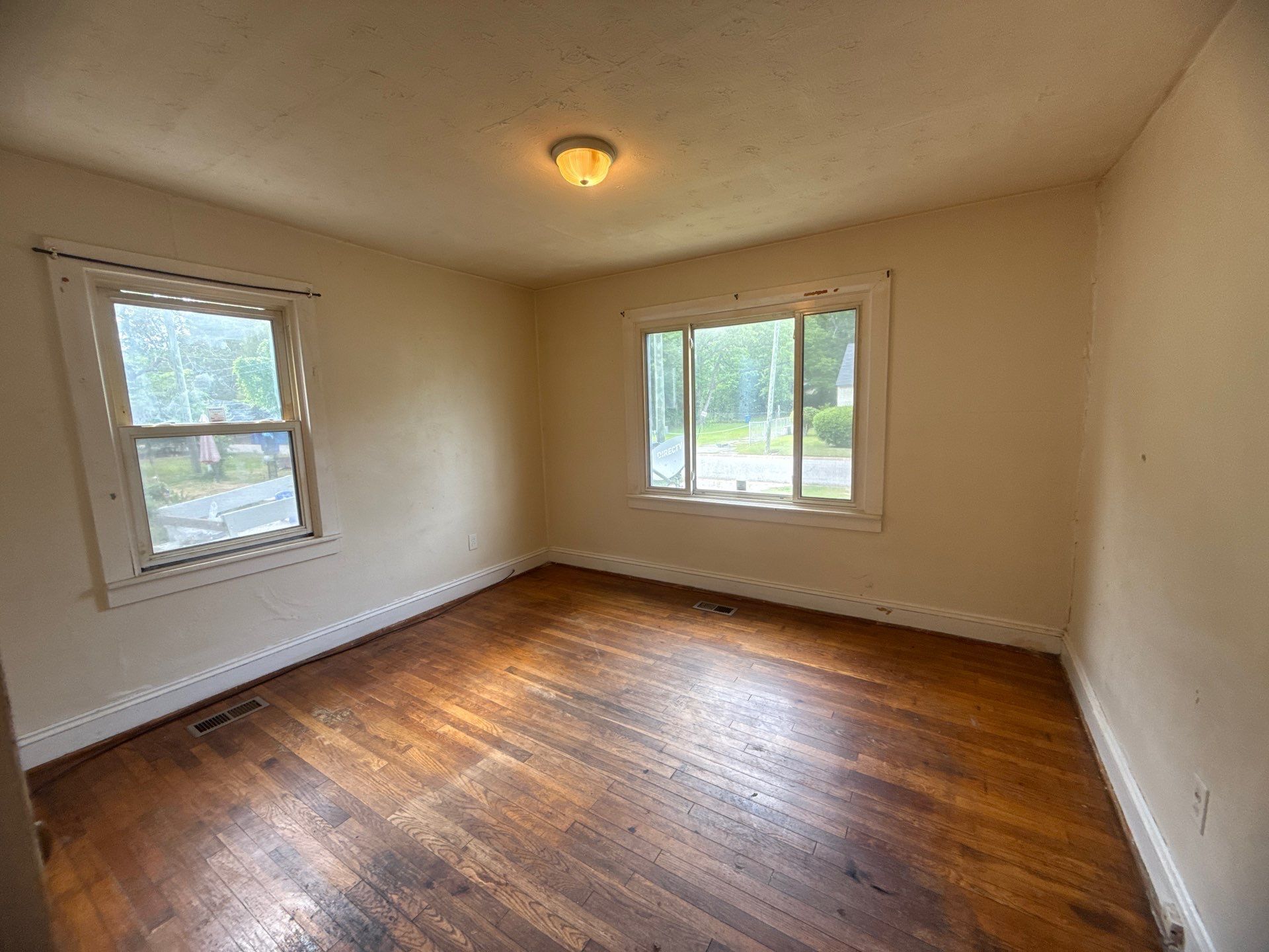 Bedroom - 521 Edwards St