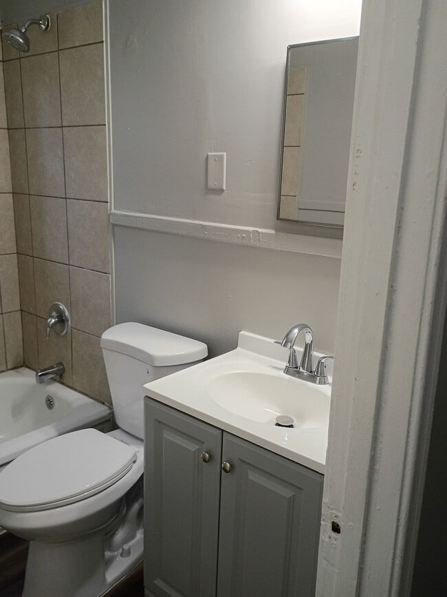 Building Photo - 464 Glankler St