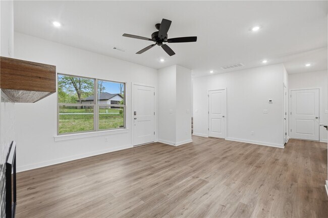Building Photo - 276 Kinross Dr