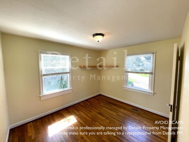 Building Photo - Charming 2BR, 1BA house With Loft & Office