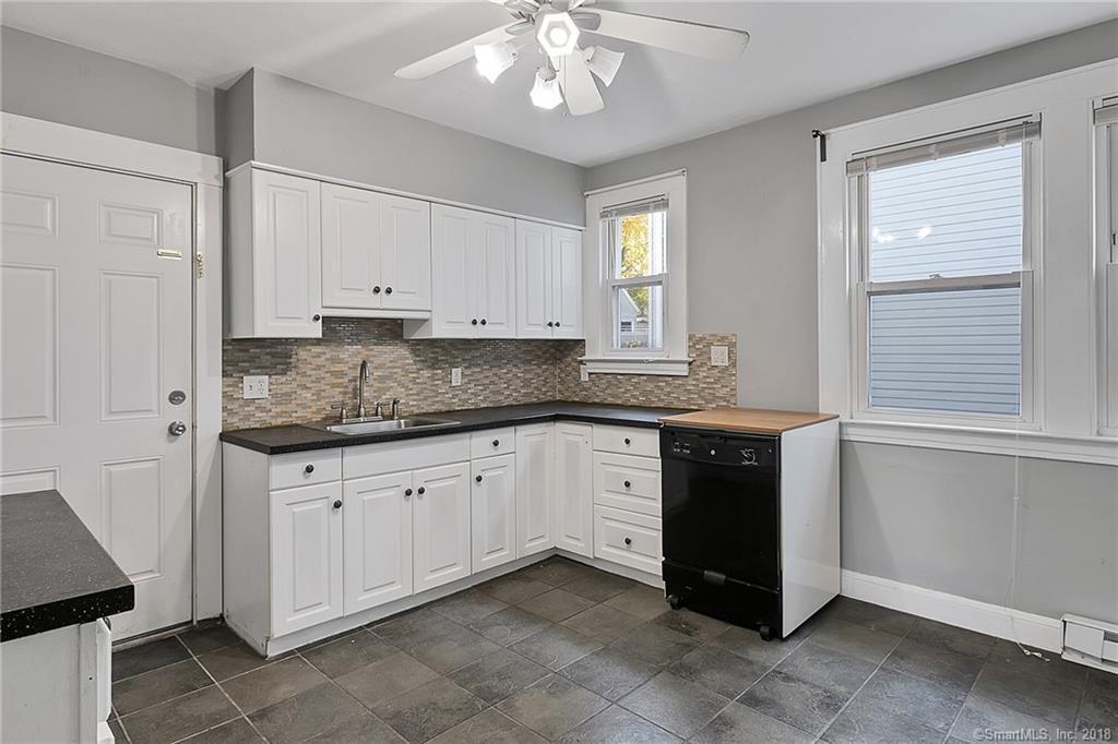 Building Photo - 107 Davis st