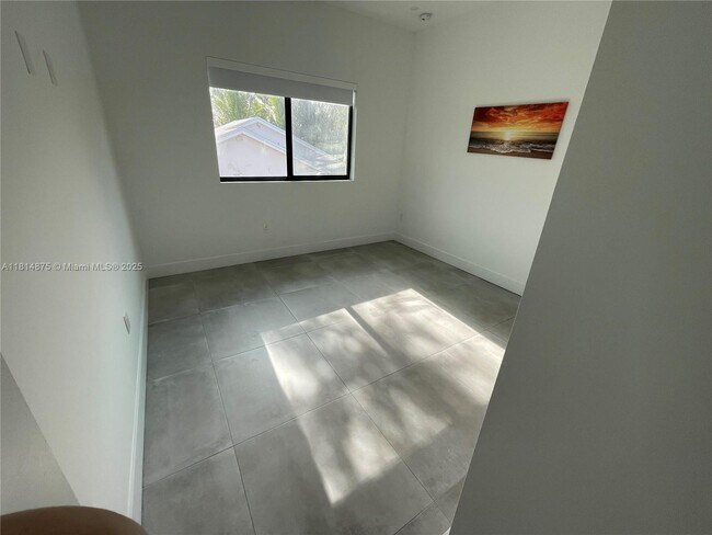 Building Photo - 12 Coral Dr
