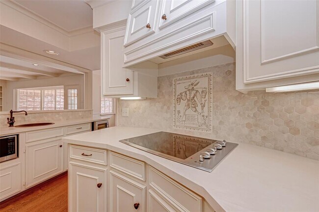 Building Photo - 12419 Huntingwick Dr