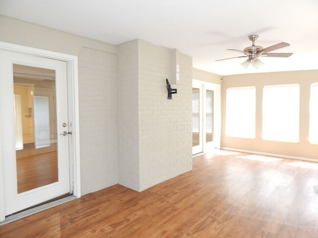 Building Photo - South Tyler, Beautiful 3 Bedroom, 2 Bath Home with RV Parking!