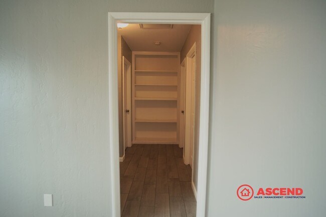 Building Photo - 3-Bedroom Home In East Bakersfield!