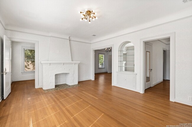 Building Photo - 331 W Elsmere Pl