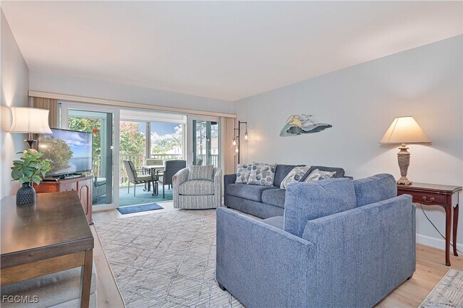 Building Photo - 223 3rd Ave S